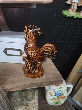Decorative Ceramic Rooster Figurine in Amber Brown - Unbranded